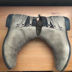 White Mountain | Grey Ankle Boots